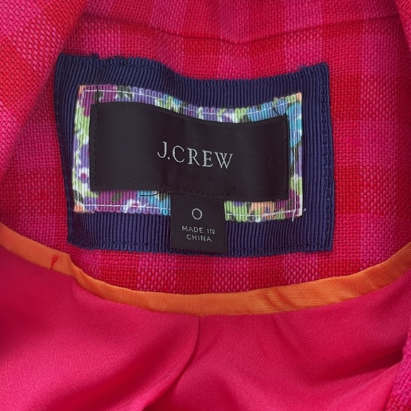 Stylish Red Blazer and Shorts Set - Picture 2 of 6